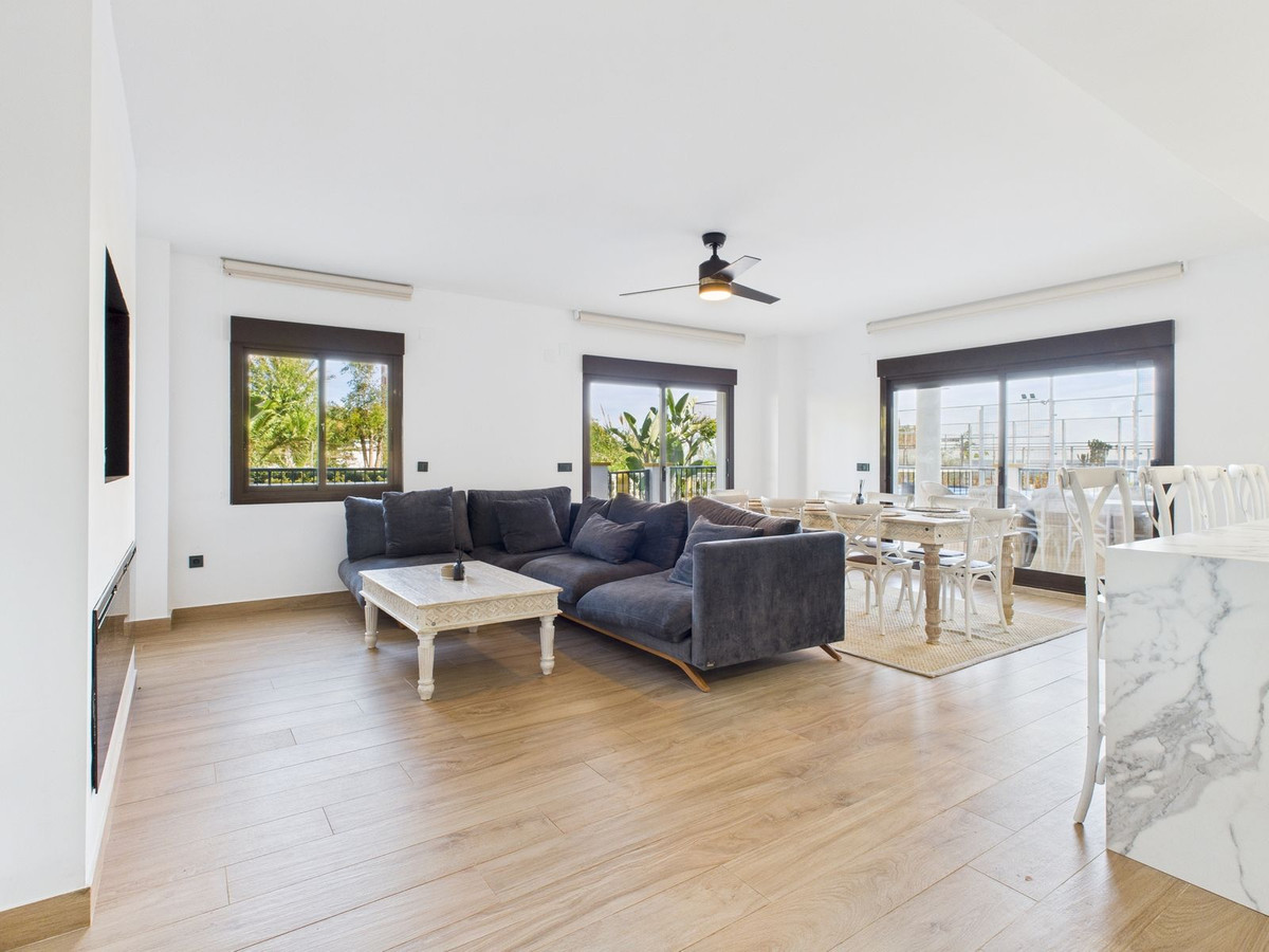 3 Bed Apartment for sale in La Duquesa Costa Del Sol, Málaga, Spain