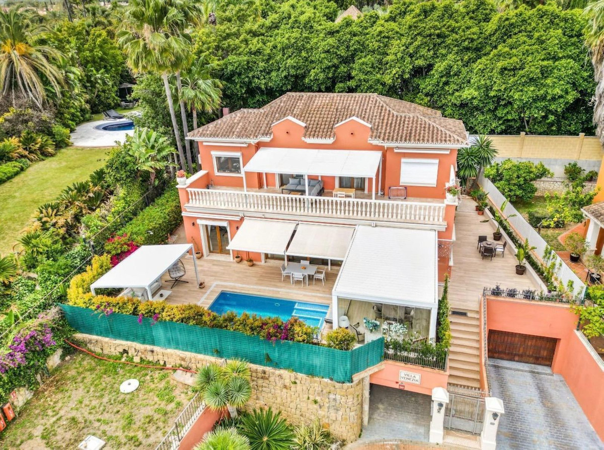 4 Bed Townhouse for sale in Nagüeles Costa Del Sol, Málaga, Spain
