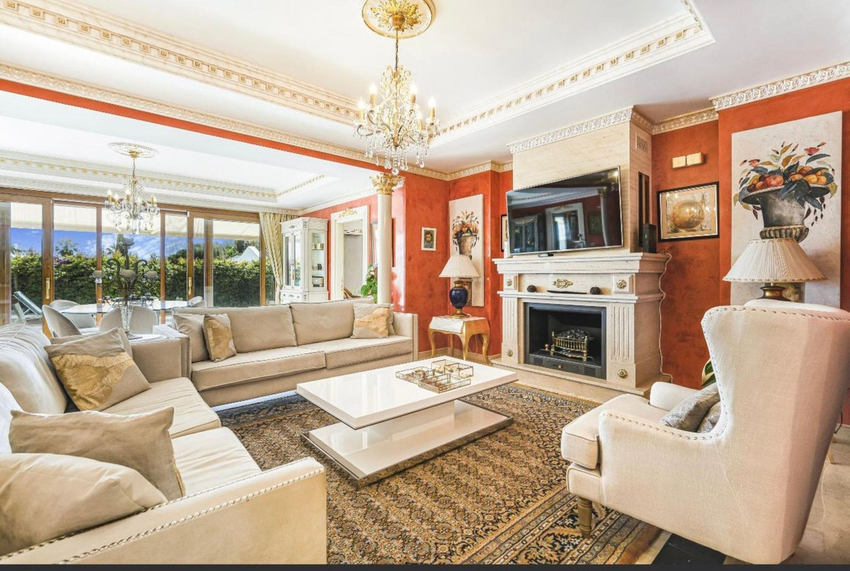 4 Bed Townhouse for sale in Nagüeles Costa Del Sol, Málaga, Spain