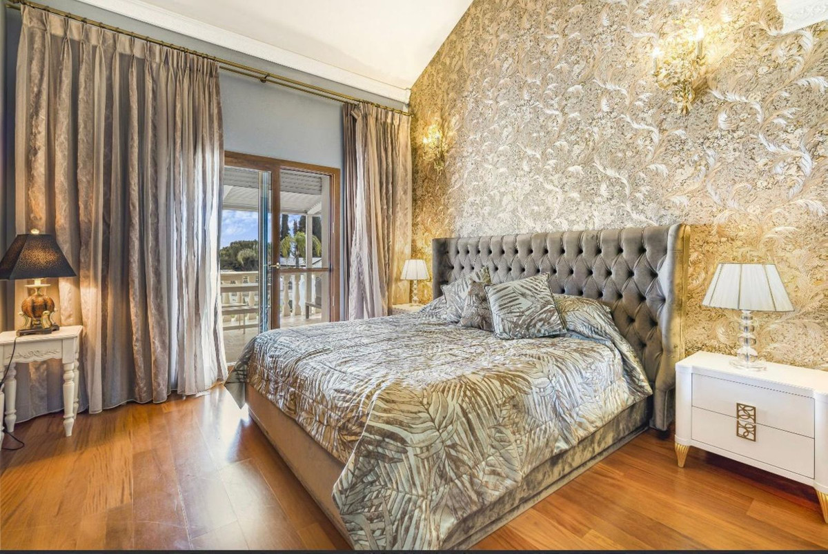 4 Bed Townhouse for sale in Nagüeles Costa Del Sol, Málaga, Spain