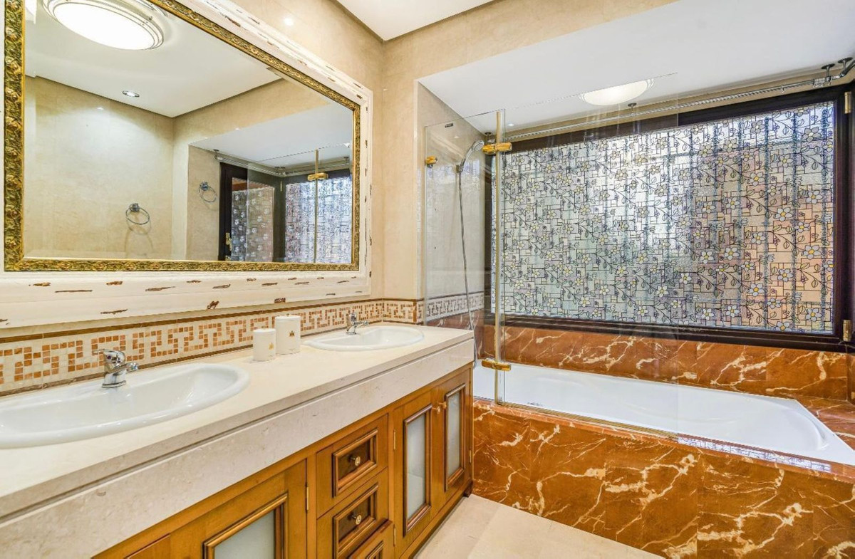4 Bed Townhouse for sale in Nagüeles Costa Del Sol, Málaga, Spain