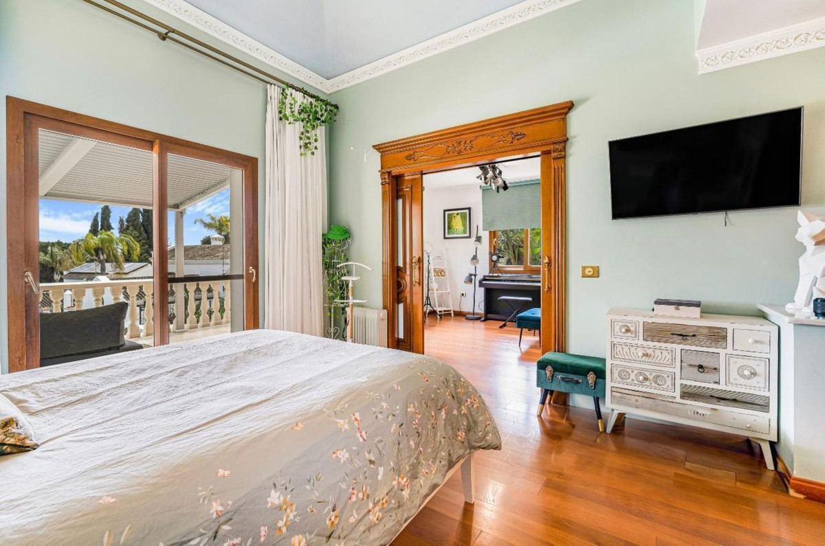 4 Bed Townhouse for sale in Nagüeles Costa Del Sol, Málaga, Spain