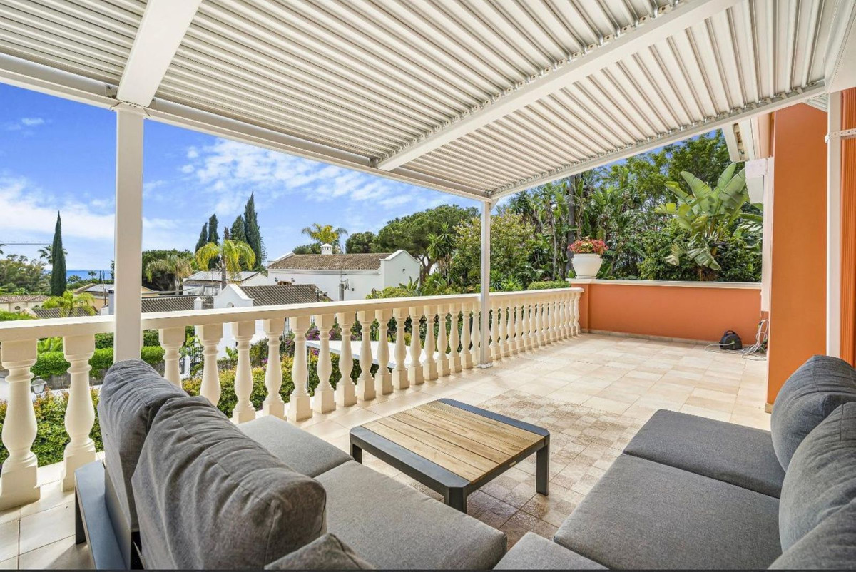 4 Bed Townhouse for sale in Nagüeles Costa Del Sol, Málaga, Spain