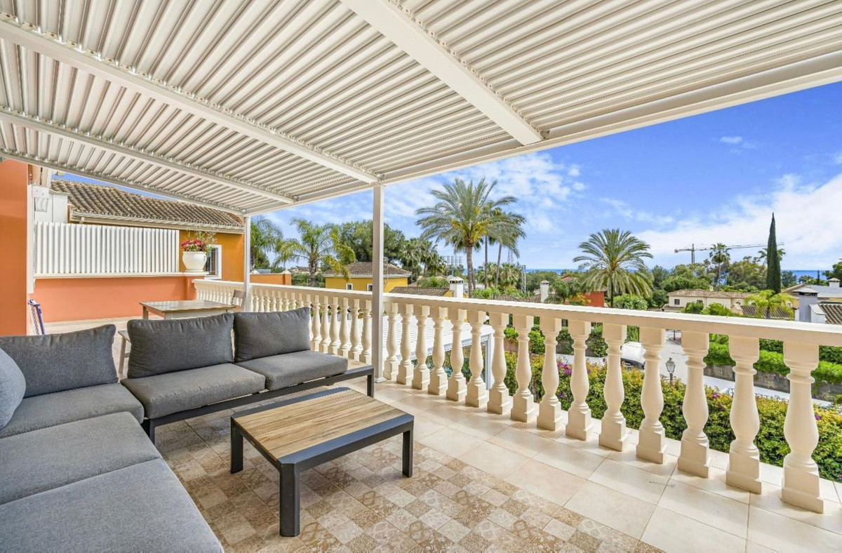 4 Bed Townhouse for sale in Nagüeles Costa Del Sol, Málaga, Spain