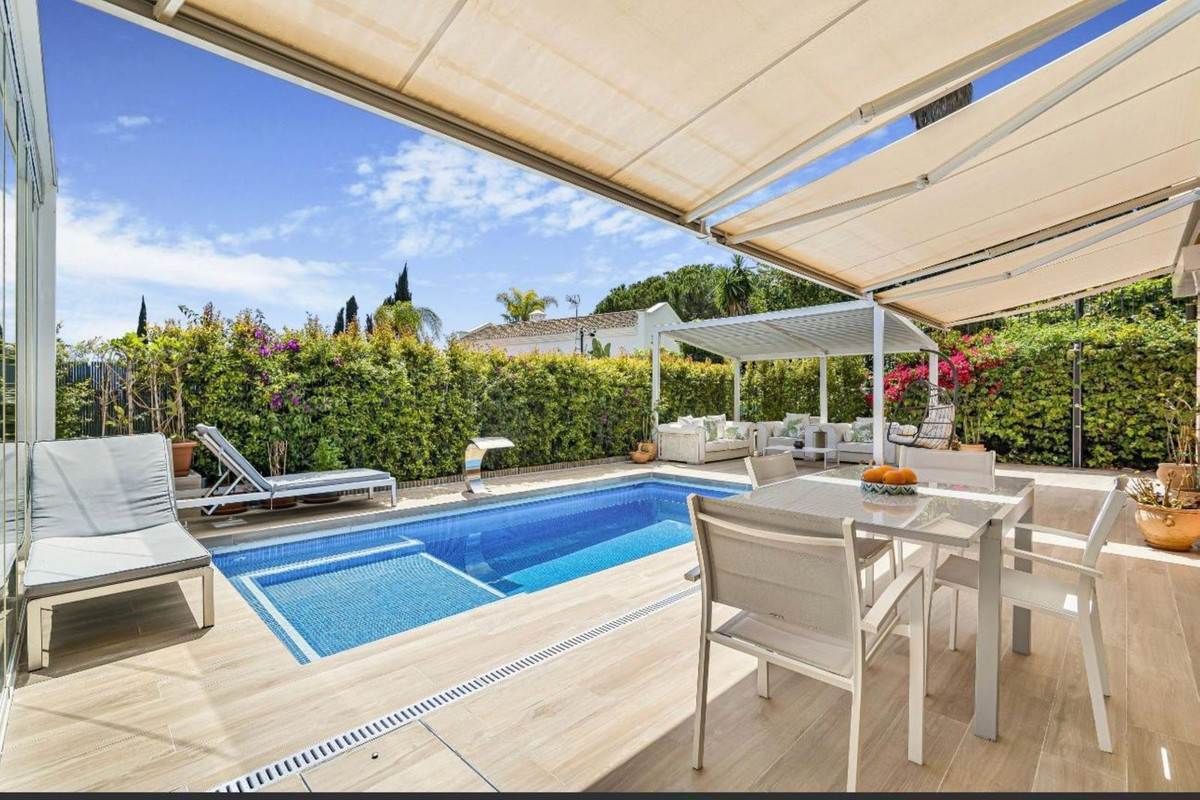 4 Bed Townhouse for sale in Nagüeles Costa Del Sol, Málaga, Spain