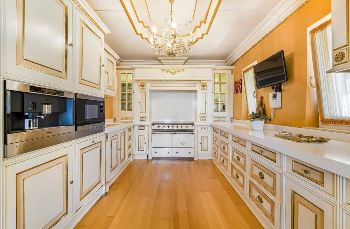 4 Bed Townhouse for sale in Nagüeles Costa Del Sol, Málaga, Spain