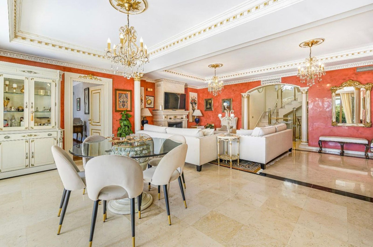 4 Bed Townhouse for sale in Nagüeles Costa Del Sol, Málaga, Spain