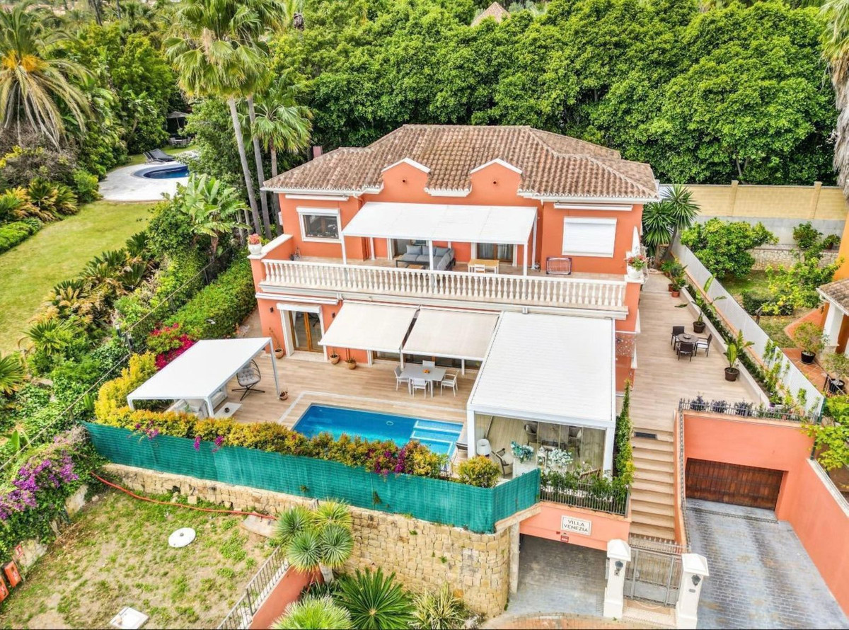 4 Bed Townhouse for sale in Nagüeles Costa Del Sol, Málaga, Spain