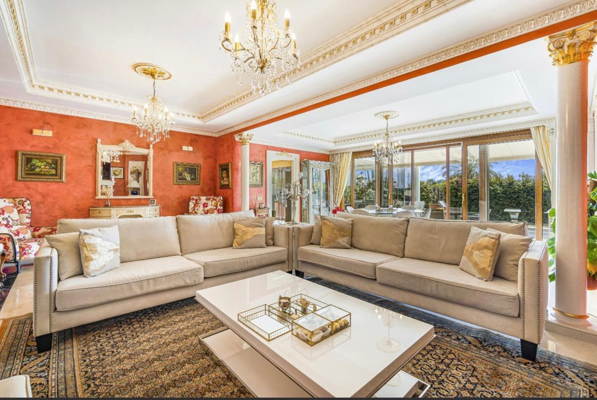 4 Bed Townhouse for sale in Nagüeles Costa Del Sol, Málaga, Spain