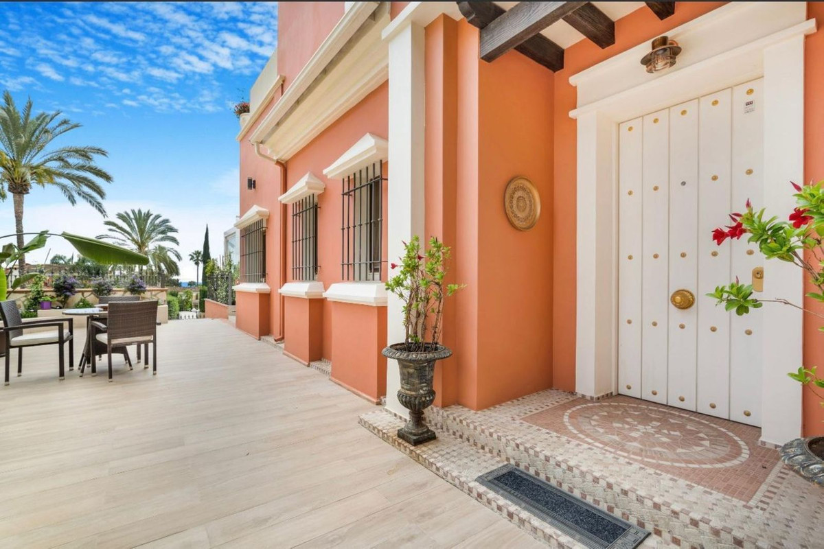 4 Bed Townhouse for sale in Nagüeles Costa Del Sol, Málaga, Spain