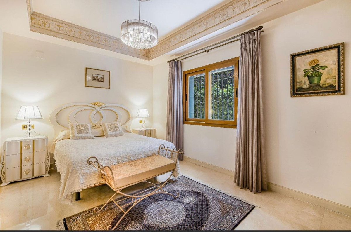 4 Bed Townhouse for sale in Nagüeles Costa Del Sol, Málaga, Spain