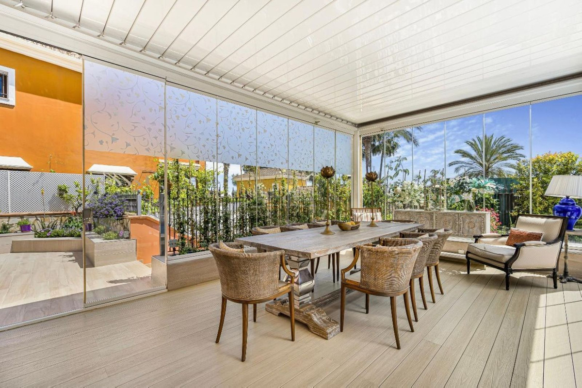 4 Bed Townhouse for sale in Nagüeles Costa Del Sol, Málaga, Spain
