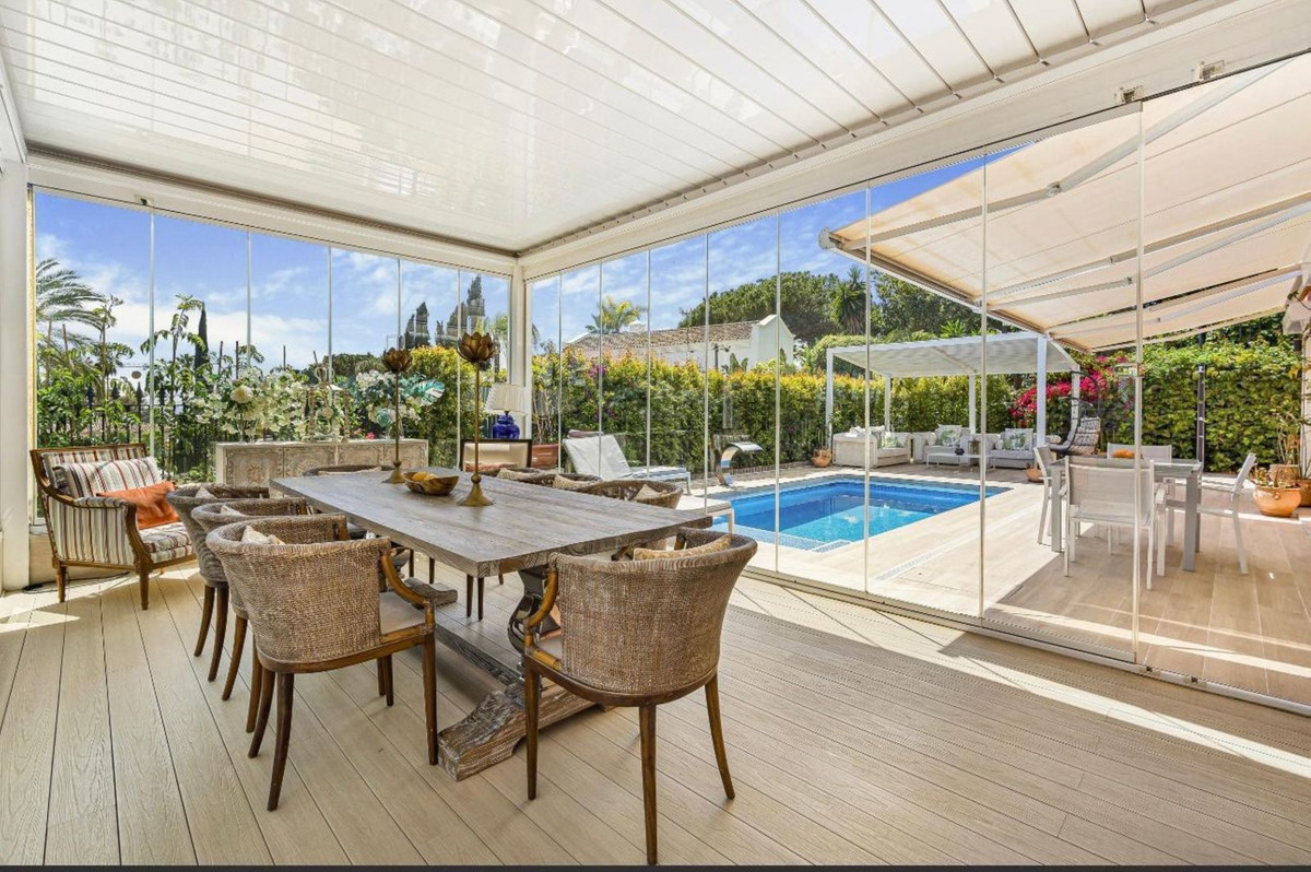 4 Bed Townhouse for sale in Nagüeles Costa Del Sol, Málaga, Spain