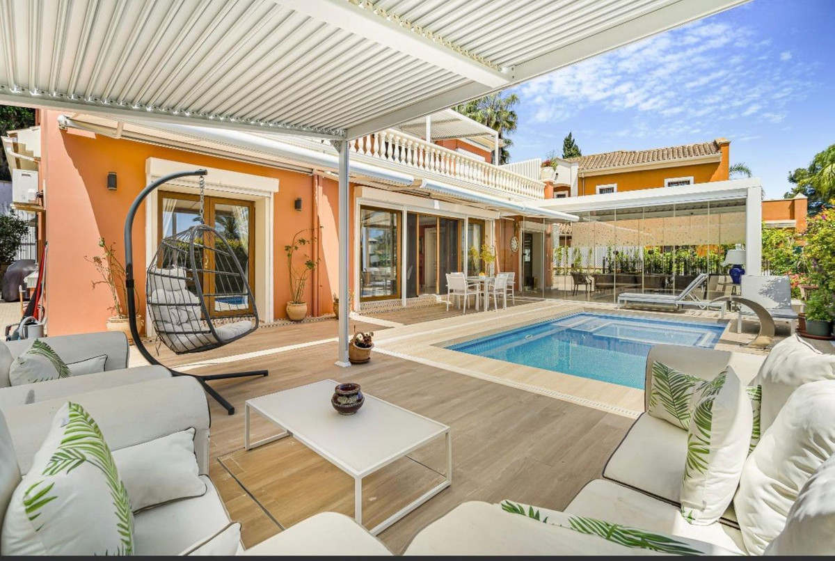4 Bed Townhouse for sale in Nagüeles Costa Del Sol, Málaga, Spain