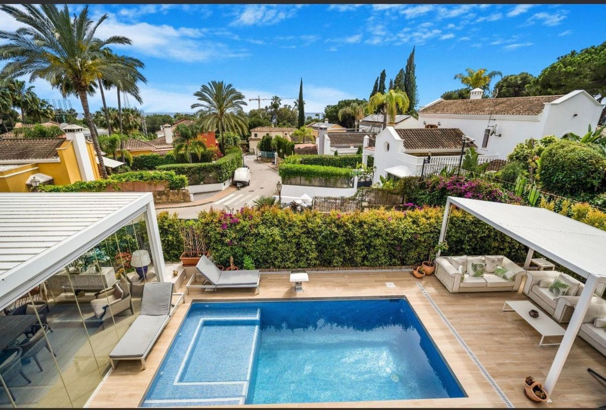 4 Bed Townhouse for sale in Nagüeles Costa Del Sol, Málaga, Spain