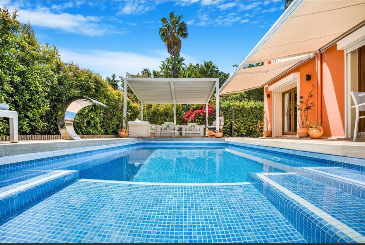 4 Bed Townhouse for sale in Nagüeles Costa Del Sol, Málaga, Spain