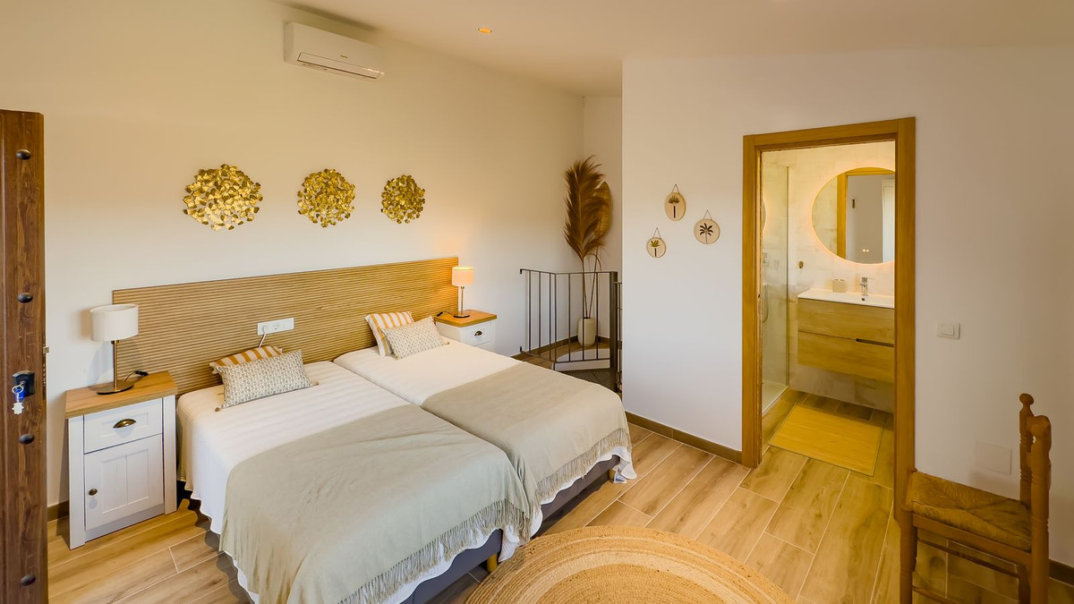 6 Bed Townhouse for sale in Montes De Málaga Málaga Ciudad, Málaga, Spain