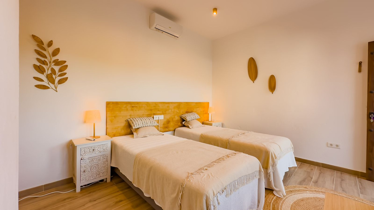 6 Bed Townhouse for sale in Montes De Málaga Málaga Ciudad, Málaga, Spain