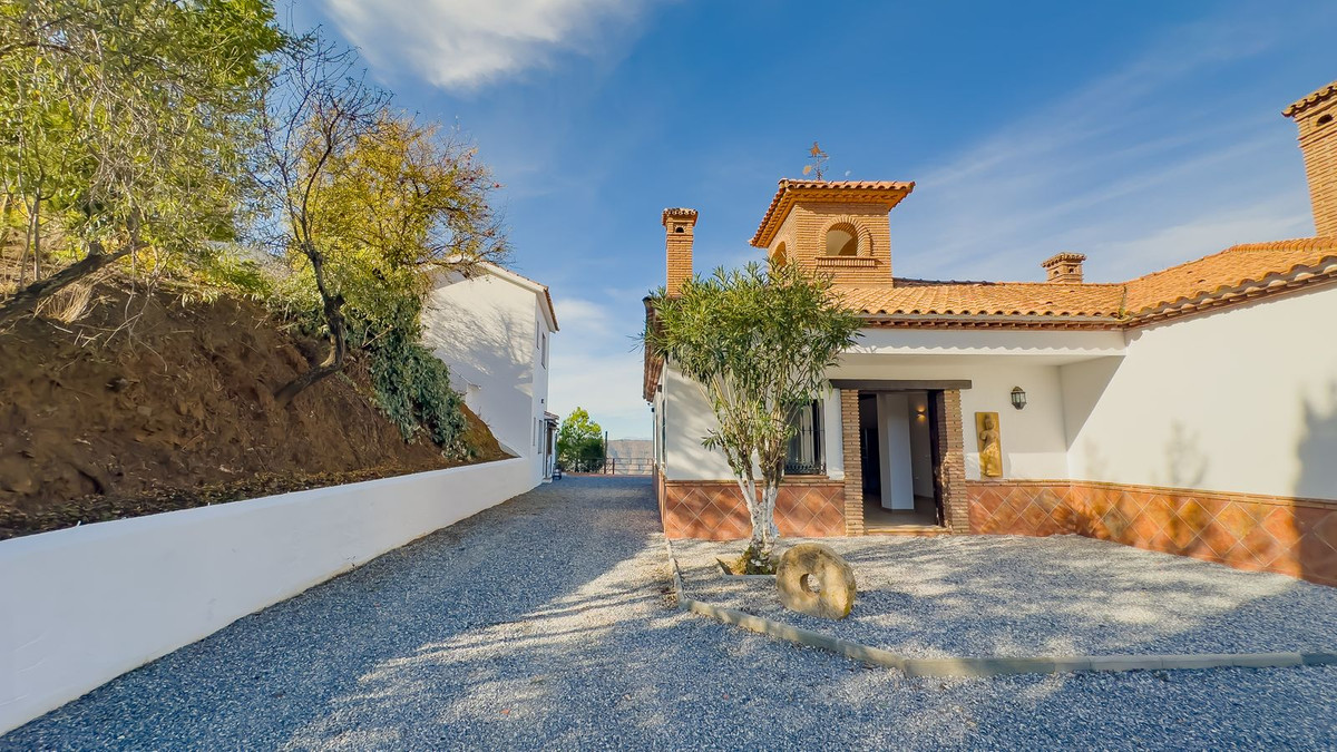 6 Bed Townhouse for sale in Montes De Málaga Málaga Ciudad, Málaga, Spain