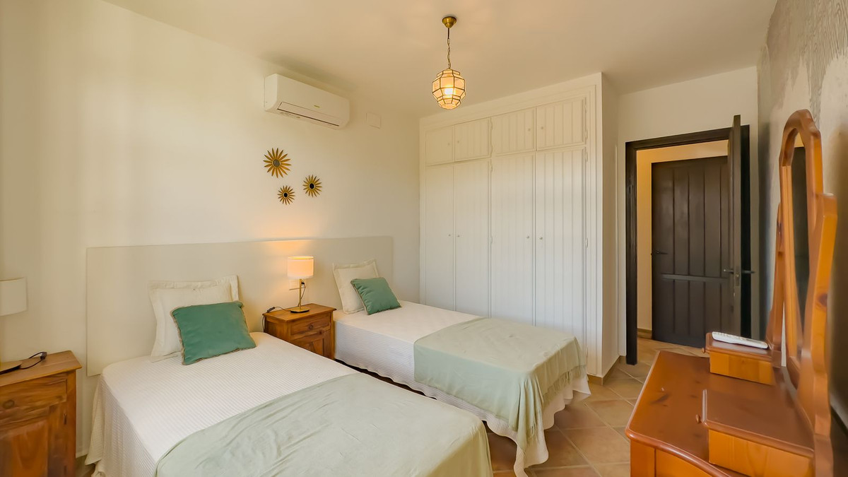 6 Bed Townhouse for sale in Montes De Málaga Málaga Ciudad, Málaga, Spain