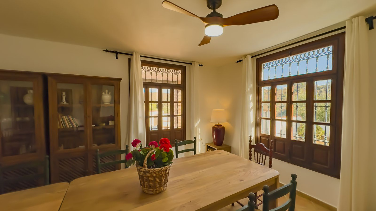 6 Bed Townhouse for sale in Montes De Málaga Málaga Ciudad, Málaga, Spain