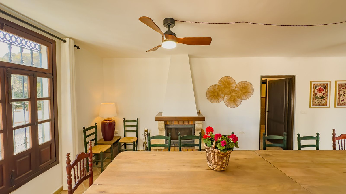 6 Bed Townhouse for sale in Montes De Málaga Málaga Ciudad, Málaga, Spain