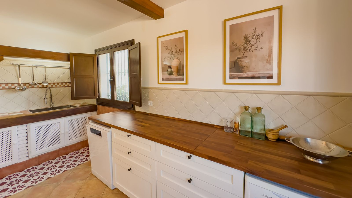 6 Bed Townhouse for sale in Montes De Málaga Málaga Ciudad, Málaga, Spain