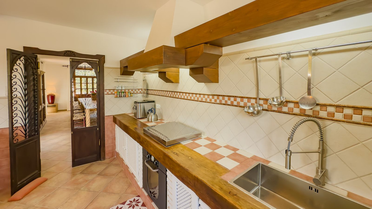 6 Bed Townhouse for sale in Montes De Málaga Málaga Ciudad, Málaga, Spain