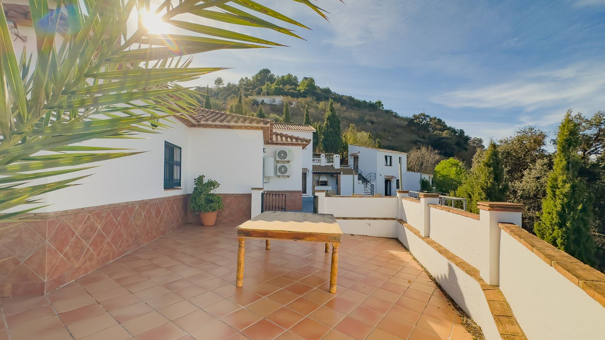 6 Bed Townhouse for sale in Montes De Málaga Málaga Ciudad, Málaga, Spain