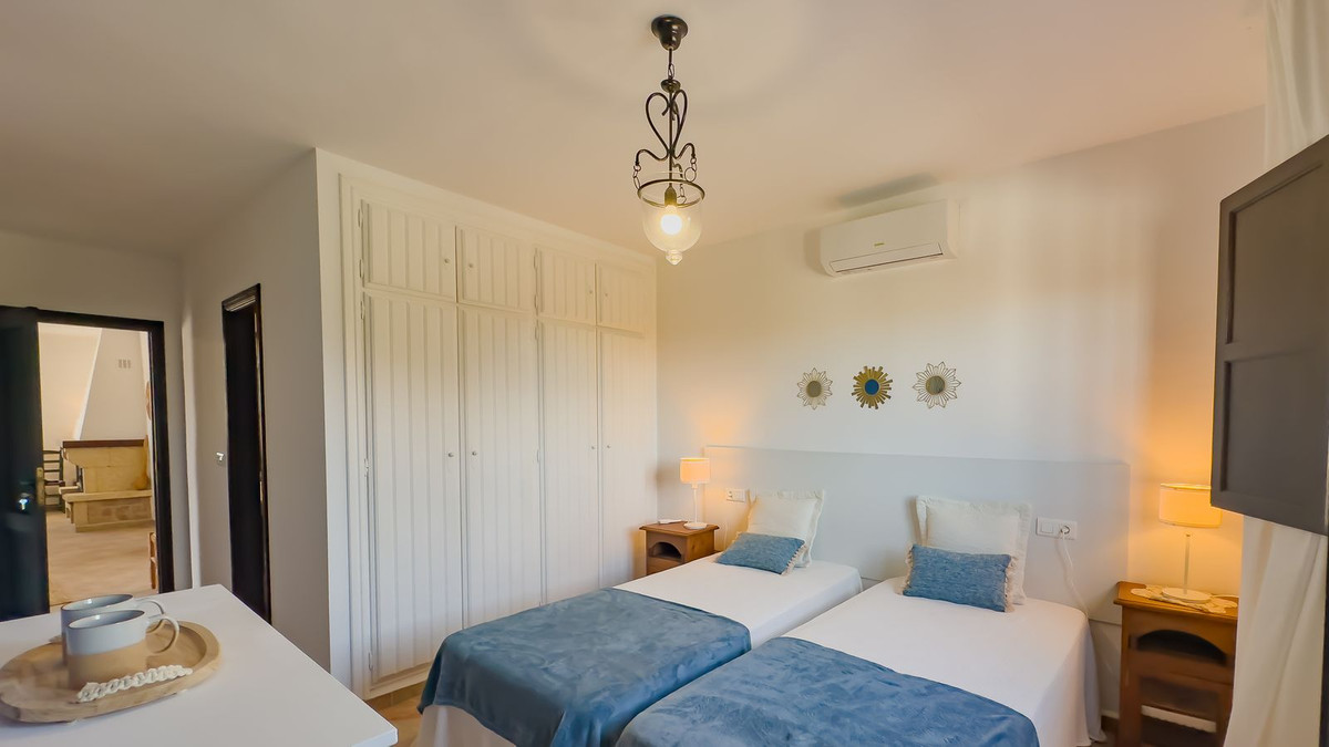 6 Bed Townhouse for sale in Montes De Málaga Málaga Ciudad, Málaga, Spain