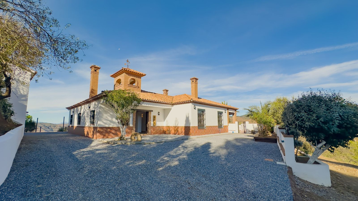 6 Bed Townhouse for sale in Montes De Málaga Málaga Ciudad, Málaga, Spain