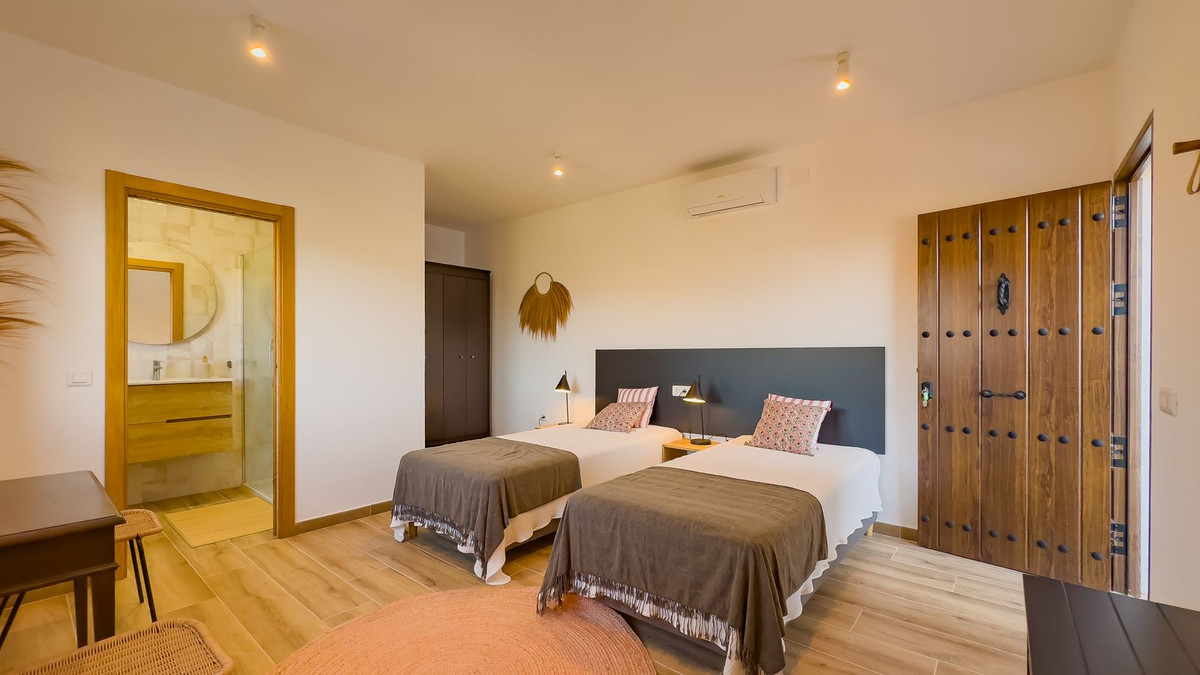 6 Bed Townhouse for sale in Montes De Málaga Málaga Ciudad, Málaga, Spain