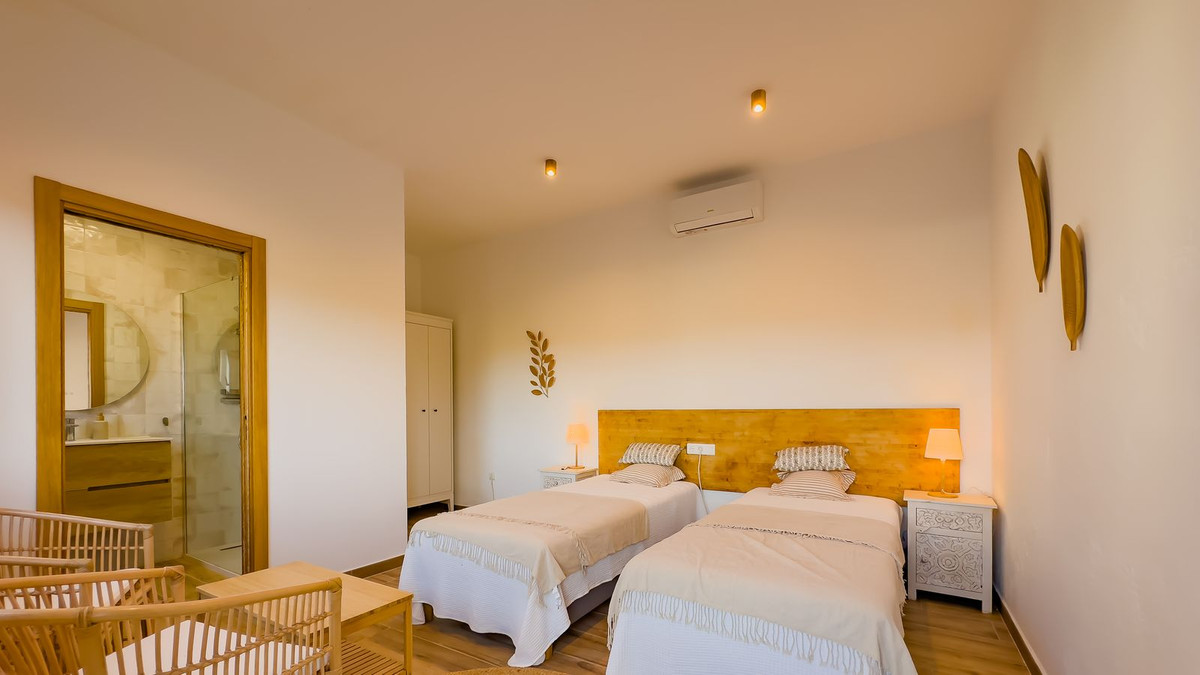 6 Bed Townhouse for sale in Montes De Málaga Málaga Ciudad, Málaga, Spain