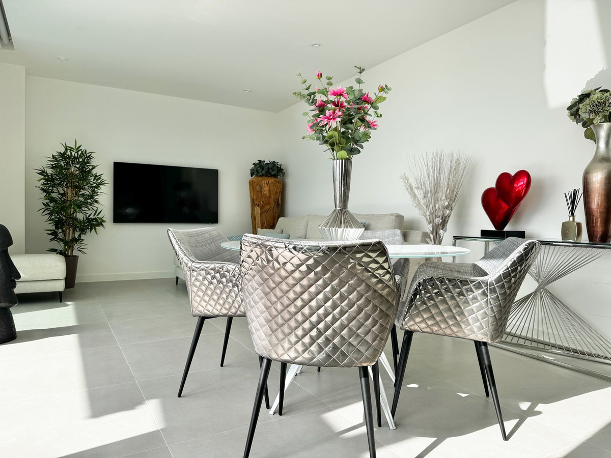 2 Bed Apartment for sale in Fuengirola Costa Del Sol, Málaga, Spain