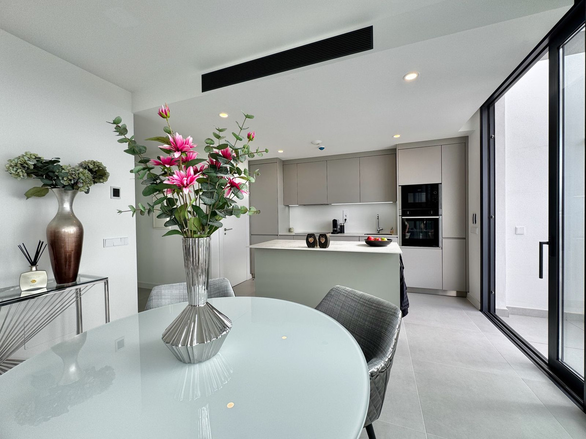2 Bed Apartment for sale in Fuengirola Costa Del Sol, Málaga, Spain