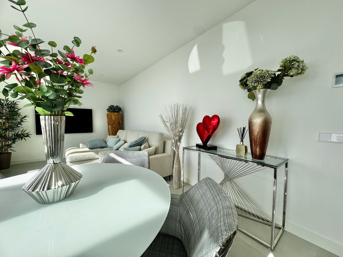 2 Bed Apartment for sale in Fuengirola Costa Del Sol, Málaga, Spain
