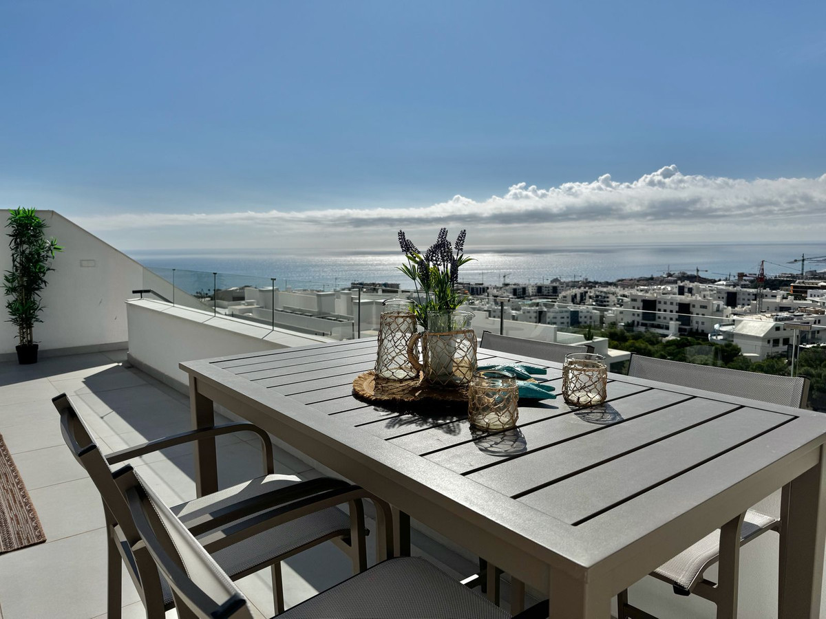 2 Bed Apartment for sale in Fuengirola Costa Del Sol, Málaga, Spain