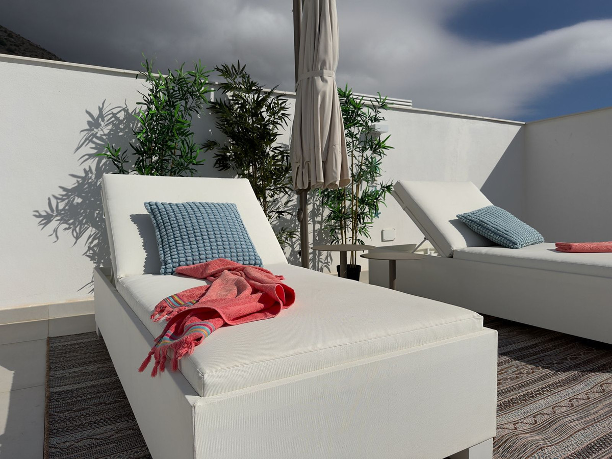 2 Bed Apartment for sale in Fuengirola Costa Del Sol, Málaga, Spain