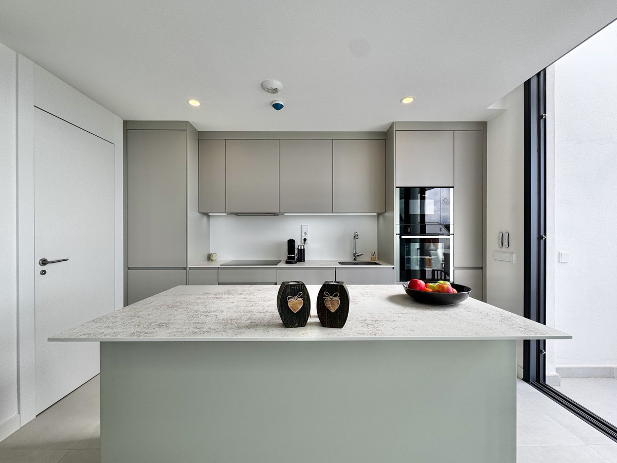 2 Bed Apartment for sale in Fuengirola Costa Del Sol, Málaga, Spain