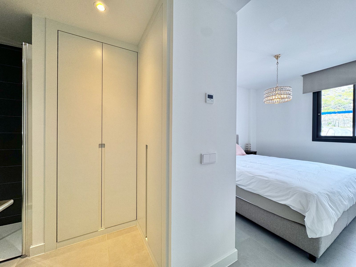 2 Bed Apartment for sale in Fuengirola Costa Del Sol, Málaga, Spain
