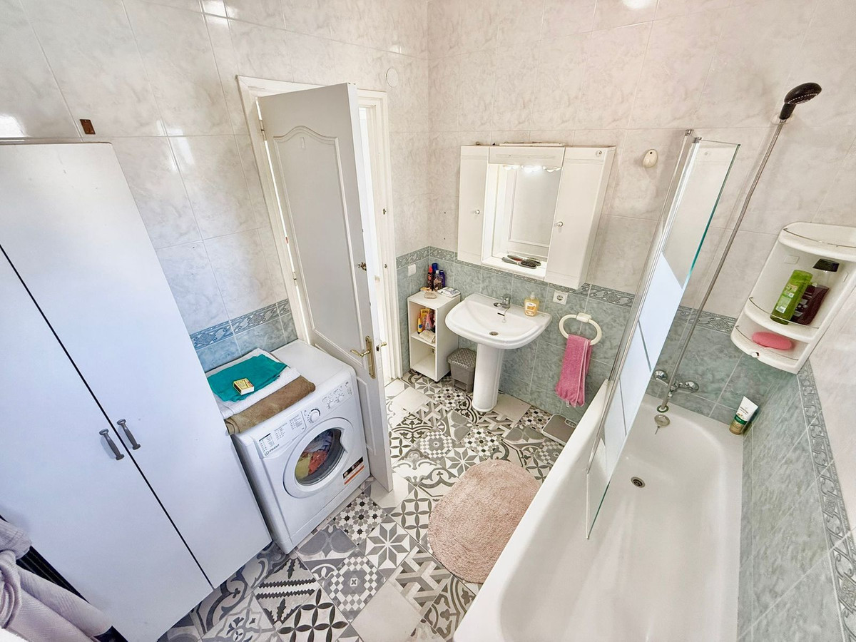 3 Bed Apartment for sale in Fuengirola Costa Del Sol, Málaga, Spain