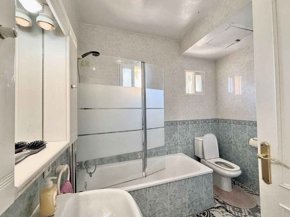 3 Bed Apartment for sale in Fuengirola Costa Del Sol, Málaga, Spain