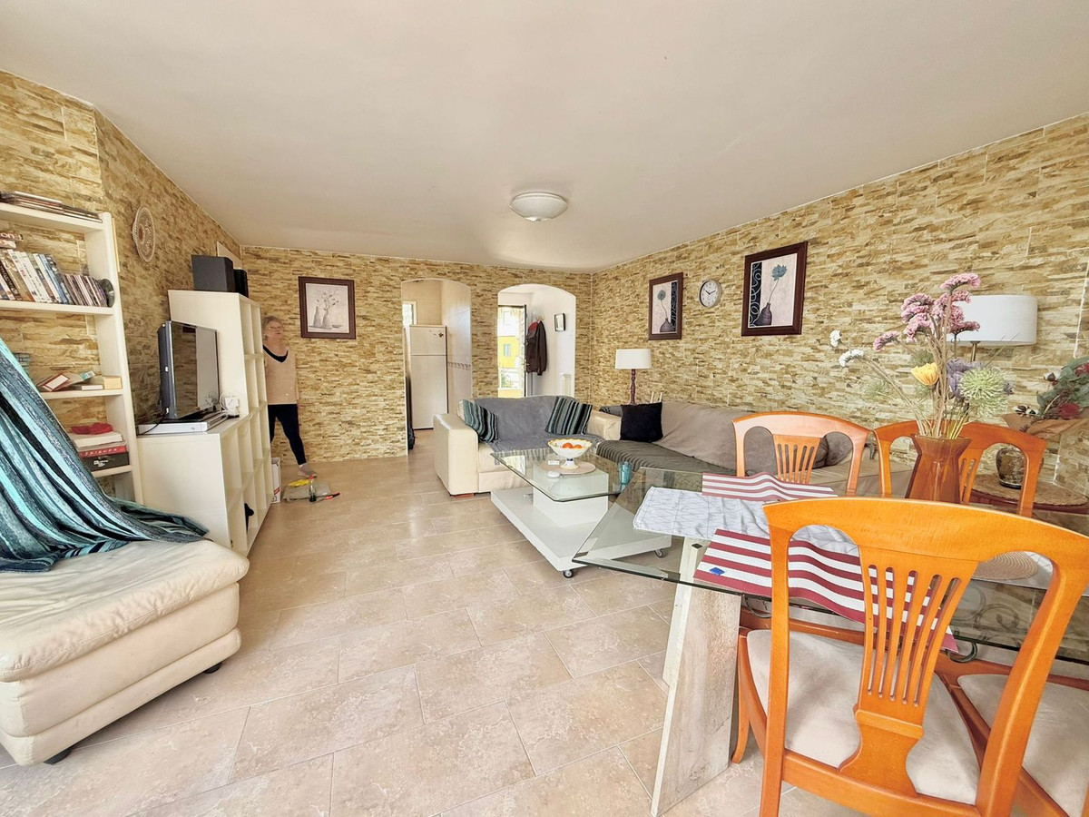 3 Bed Apartment for sale in Fuengirola Costa Del Sol, Málaga, Spain
