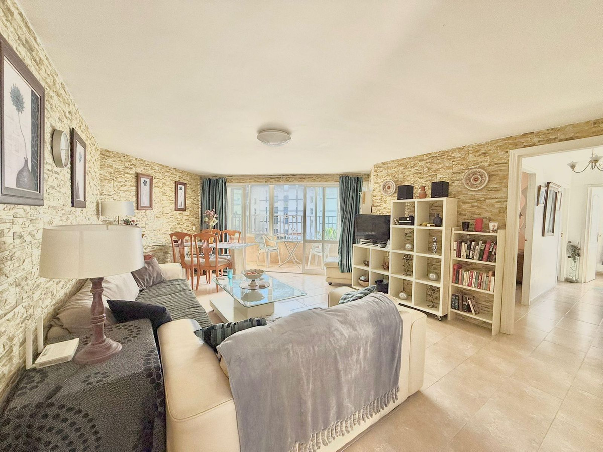 3 Bed Apartment for sale in Fuengirola Costa Del Sol, Málaga, Spain