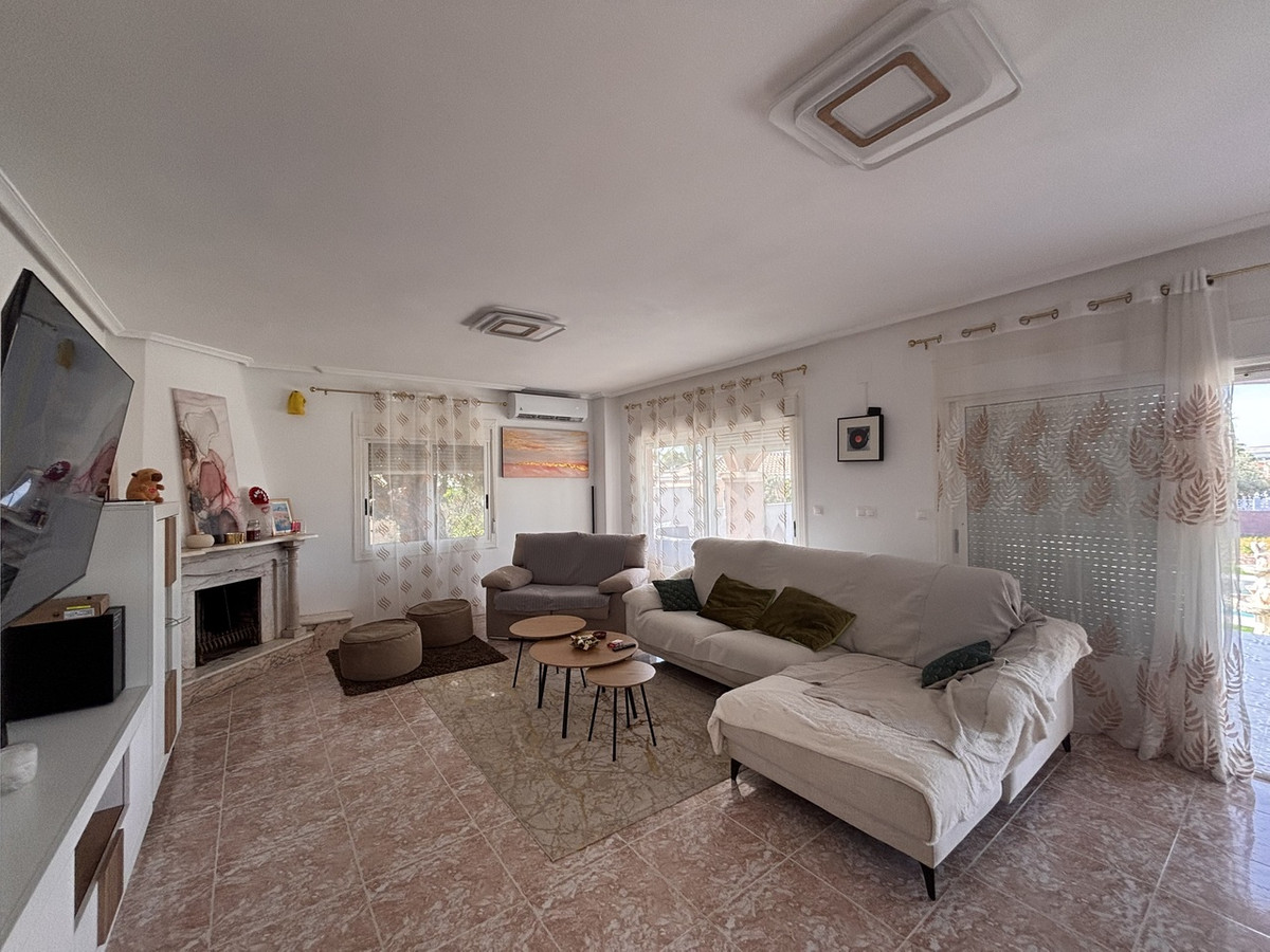 5 Bed Townhouse for sale in Benijofar Costa Blanca, Alicante, Spain