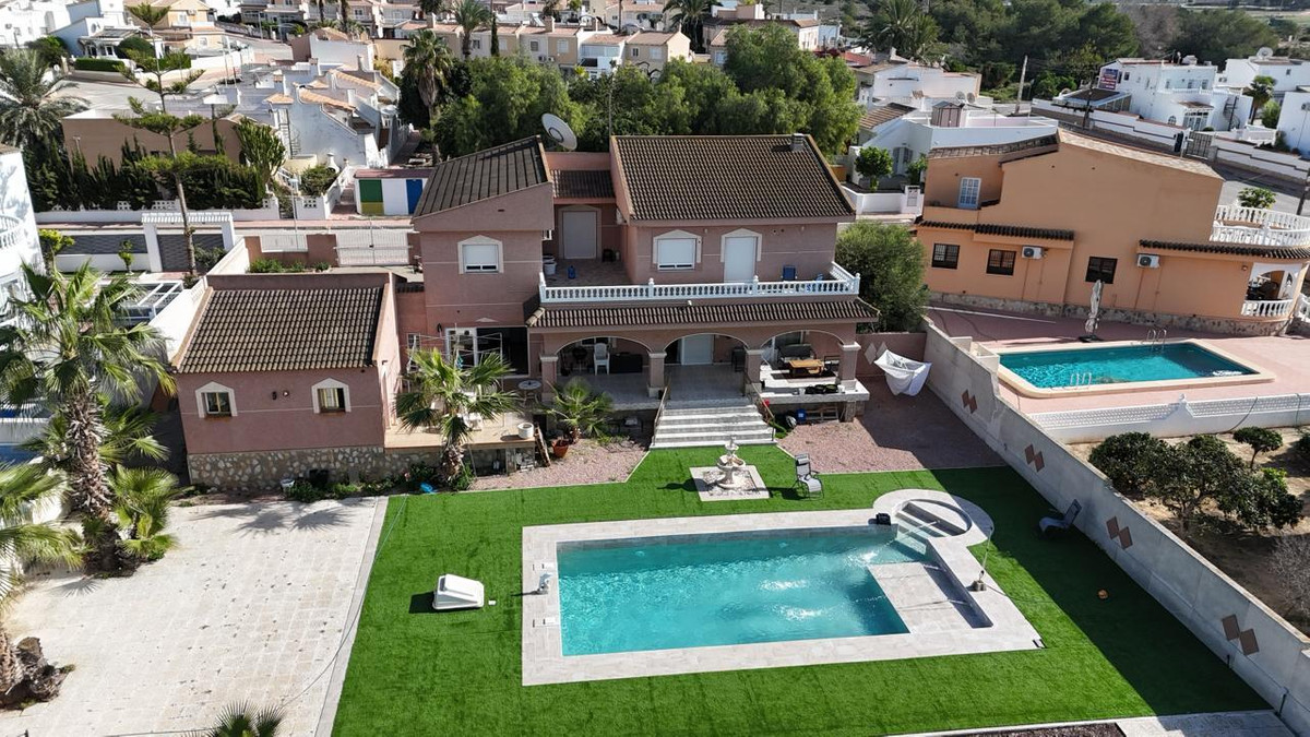 5 Bed Townhouse for sale in Benijofar Costa Blanca, Alicante, Spain