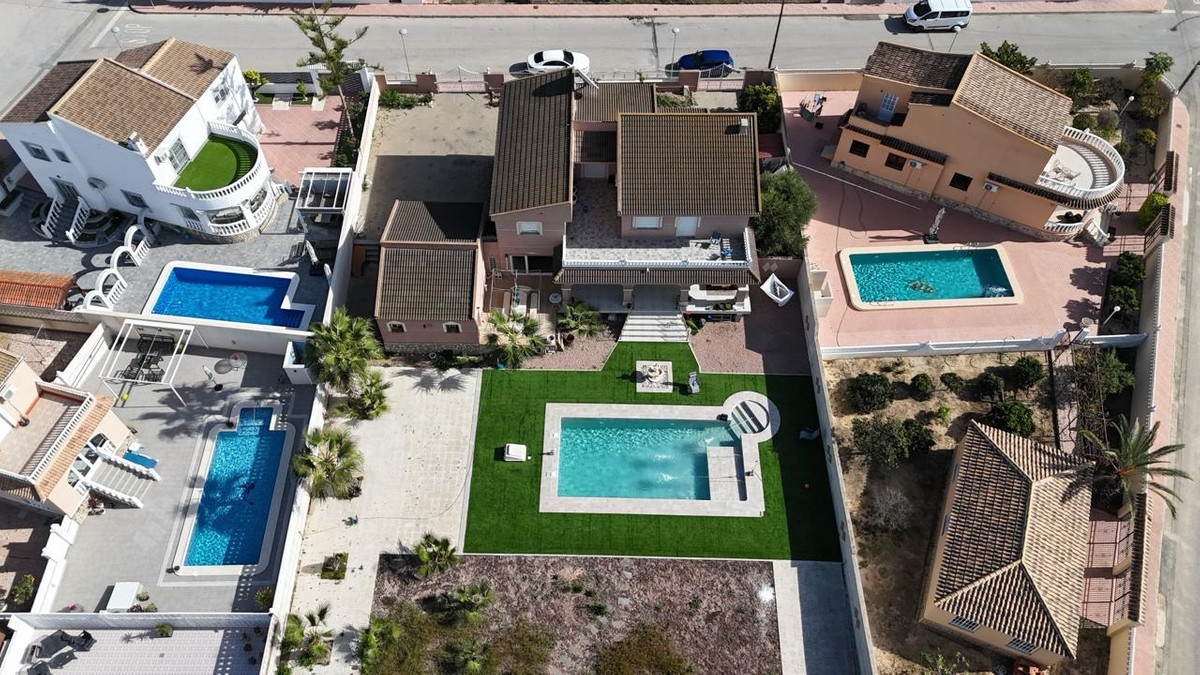 5 Bed Townhouse for sale in Benijofar Costa Blanca, Alicante, Spain