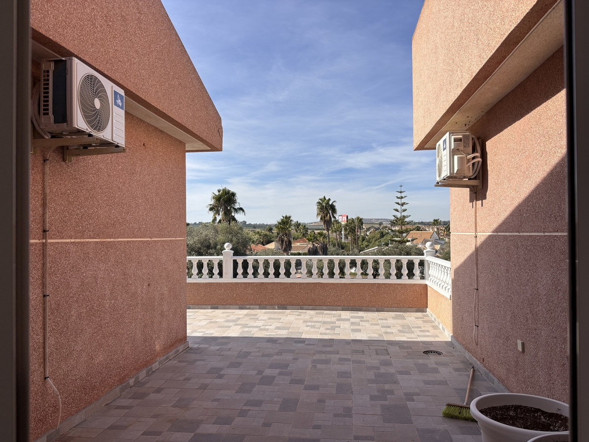 5 Bed Townhouse for sale in Benijofar Costa Blanca, Alicante, Spain