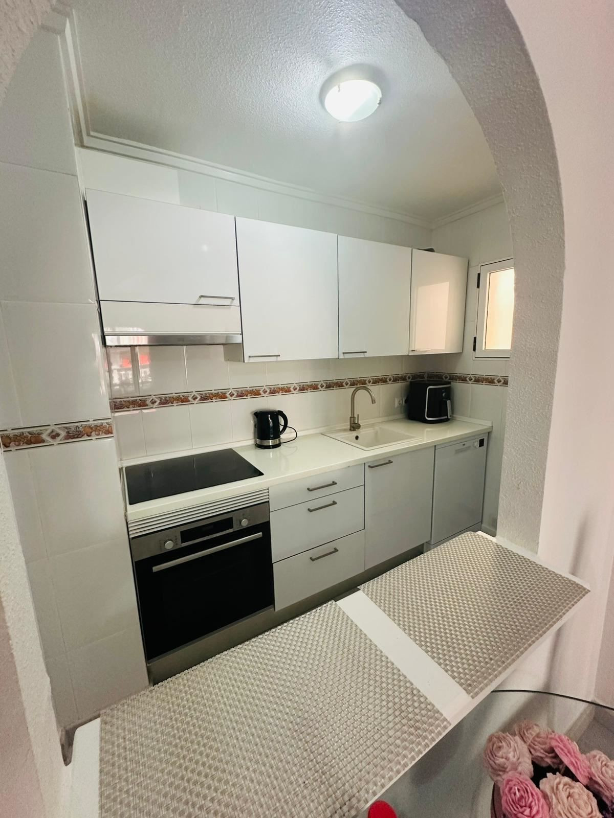 Se vende Apartamento Planta Media de 2 dormitorios en Costa Blanca, Alicante, España