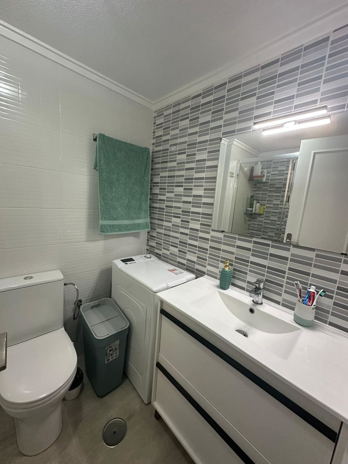 Se vende Apartamento Planta Media de 2 dormitorios en Costa Blanca, Alicante, España